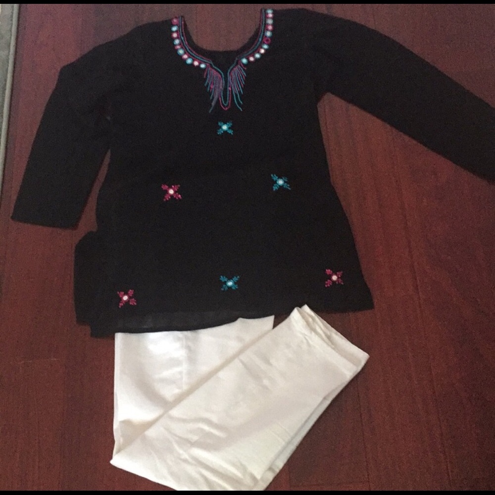 Bundle 4 tops + pants wardrobe! - Picture 3 of 4